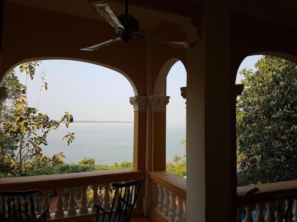 Le Relais De Chhlong Hotell Kratie Exteriör bild
