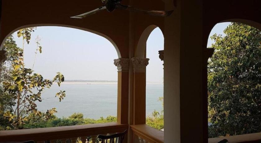 Le Relais De Chhlong Hotell Kratie Exteriör bild